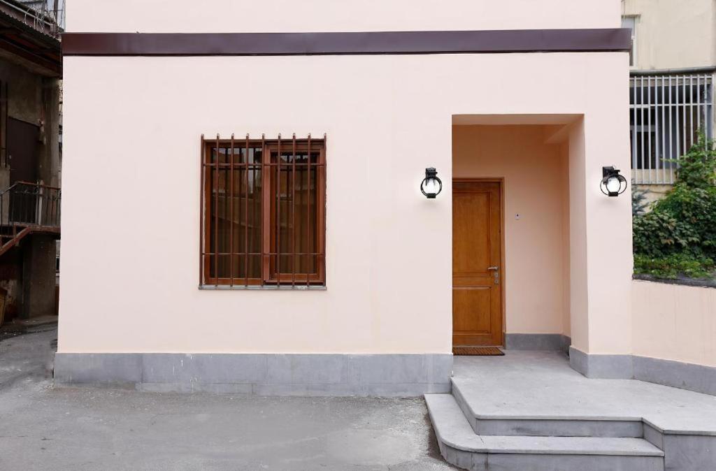 Yard Guesthouse Ереван Экстерьер фото