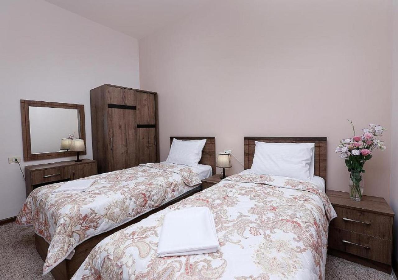 Yard Guesthouse Ереван Экстерьер фото