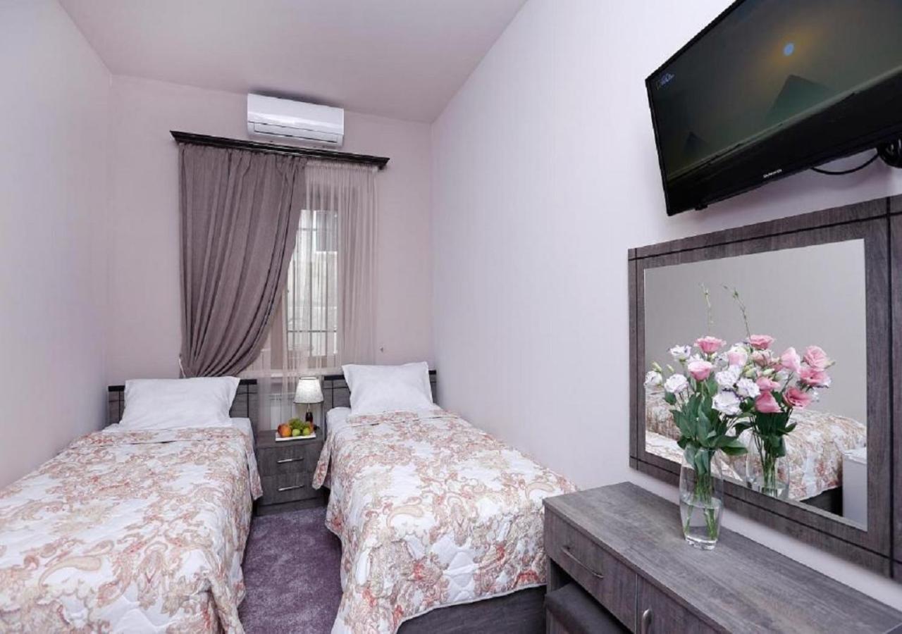 Yard Guesthouse Ереван Экстерьер фото